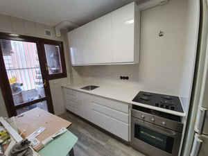 Sierra de Puente CNC de Alta Precisión de 4+1 Ejes con Cámara CCD y Tipografía Automática para el Mercado Europeo de Mármol, Granito, Azulejos y Lápices Funerarios - Product Image 5