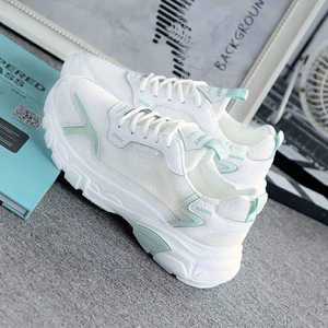 รองเท้าผ้าใบสีขาวสไตล์เกาหลีแบบเรียบง่าย ระบายอากาศได้ดี สำหรับผู้หญิง รุ่นใหม่ปี 2026 พื้นหนา รองเท้าวิ่ง แมทช์ได้กับทุกชุด รองเท้าแฟชั่น - Product Image 1