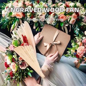 พัดไม้จีนแบบพับได้แบบดั้งเดิม พร้อมเทคนิคการแกะสลักและเพ้นท์ลายตามสั่ง สำหรับของที่ระลึกและการนำเสนอวัฒนธรรม - Product Image 2