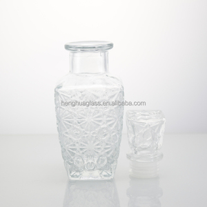 Botella de Vidrio Cuadrada con Relieve Personalizada en <span class=keywords><strong>Amarillo</strong></span> de 50ml, 120ml, 250ml, 450ml y 750ml para Envasado de Ginebra, Vodka, Whisky, Vino y Licores (Oferta) - Product Image 5