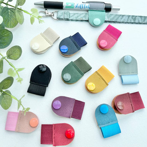 Clip para bolígrafo con banda elástica y cierre a presión, soporte para bolígrafo para práctica de golf, estuche para bolígrafo de cuello para enfermeras, disponible en varios colores. - Product Image 4