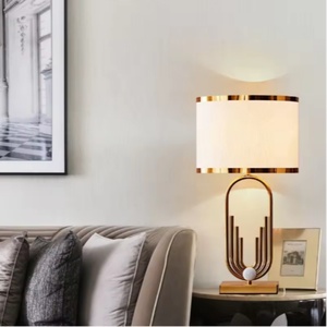 Mesita de Noche Moderna y Lujosa con Lámpara Dorada - Product Image 2