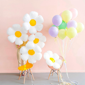 Palloncino a Forma di Margherita in Foil per Decorazioni di Matrimoni, Compleanni e Feste Groovy - Product Image 2