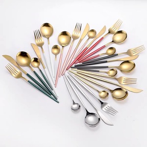 Ensemble de <span class=keywords><strong>couverts</strong></span> de mariage en acier inoxydable, 4 pièces en or noir avec boîte cadeau - Product Image 3