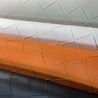 Meistverkaufter Abriebfester Lederimitat-Stoff in Verschiedenen Farben Großes Quadratmuster Gewebte Textur PVC-Gewebe Großhandel für Koffer und Sofas
