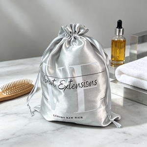 Bolsa de satén plateada con cordón, personalizada al por mayor, para empaque de pelucas. - Product Image 1