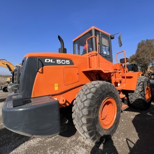 รถตักล้อยางมือสอง Doosan DL505 ขนาด 5 ตัน สมรรถนะดีที่สุด พร้อมเครื่องยนต์ เกียร์ และปั๊ม มีสินค้าในสต็อก - Product Image 4