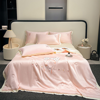 Parure de lit matelassée 4 pièces en satin soyeux brodé de luxe 2026 avec couette d'été soyeuse