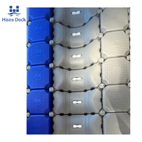 Dock flottant modulaire en PEHD anti-corrosion pour le stockage de jet-skis et yachts, plateforme de marina à charnières, capacité de charge 350 kg/m