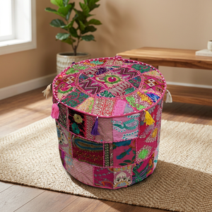 Pouf de rangement traditionnel en coton brodé, rose, avec patchwork multicolore et pompons, décor fait main - Product Image 2