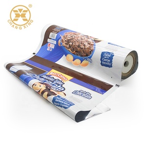 Bon <span class=keywords><strong>prix</strong></span> Rouleau de film plastique d'emballage alimentaire en copeaux imprimés personnalisés métallisés à barrière élevée - Product Image 2
