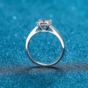 Bague de fiançailles solitaire en or véritable 18 carats avec diamant de laboratoire taille princesse 1 carat, bijou raffiné - Product Image 4