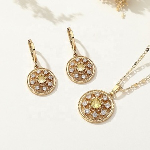 เครื่องประดับจิวเวลรี่ บิซูเตรียส โอโร ขายส่ง ต่างหูและสร้อยคอชุบทอง 18K ประดับเพชรซิคอน สำหรับผู้หญิง งานแต่งงาน งานหมั้น - Product Image 3