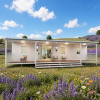 Maison modulaire préfabriquée avec véranda avant, balustrade et grandes fenêtres pour une vie en plein jardin