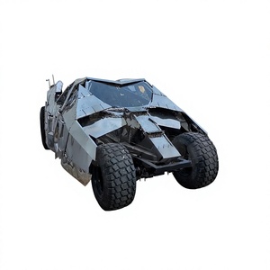 Sculptures d'art en métal de haute qualité, sur mesure, représentant <span class=keywords><strong>Batman</strong></span> et des modèles de voitures de Formule 1 de style moderne, en exposition. - Product Image 1