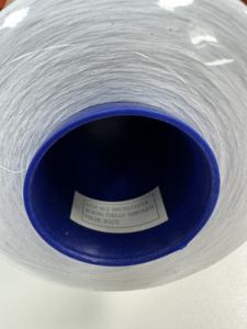 Fil de polyester 60/2 de 30 000 yards |   Cône géant avec noyau en plastique bleu de 6 pouces |   Couture ultra-longue durée pour une production massive - Product Image 2