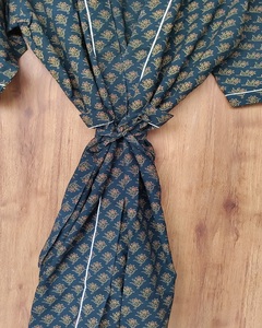 Robe Kimono de Haute Qualité en Coton Imprimé Floral à la Main, Respirante, à Manches Longues, Vêtement de Nuit et Cache-Maillot de Plage de Luxe, Prix de Gros - Product Image 4