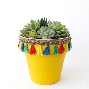 Maceta Decorativa de Plástico con Borlas Amarillas NF Lauren, Estilo Boho, Decorada a Mano, para Plantas de Escritorio - Product Image 1