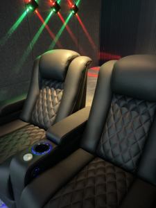 Горячая распродажа: 4-местный кинотеатральный диван с красной строчкой, LED-подсветкой, из натуральной кожи, электрический реклайнер для домашнего кинотеатра - Product Image 4