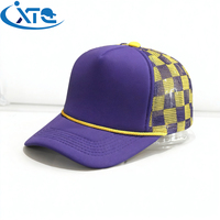 Gorra Deportiva Personalizada con Logotipo, Transpirable, Impermeable, 100% Poliéster, Malla Esponjosa, Unisex, 5 Paneles, Visera, Hebilla Dorada y Cobre