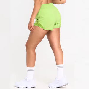 Shorts de sport légers pour femmes avec cordon élastique et logo personnalisé, ceinture verte - Product Image 1
