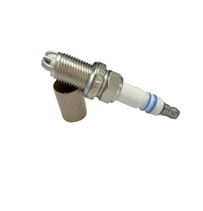 Bujías de Alto Rendimiento para Motor de Automóvil, 3 Electrodos FR8KTC+<span class=keywords><strong>44</strong></span>, Venta al por Mayor de Fábrica de Bujías para Automóviles - Product Image 1