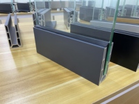 Système de garde-corps en verre à profil en U en aluminium Reilbu, installation facile, garantie de plus de 5 ans, design moderne pour balcon extérieur, terrasse