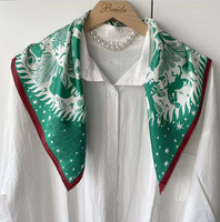 Direkter Fabrikpreis Maßgefertigter Satin Quadratischer Schal Glänzender Seidenähnlicher Bedruckter Bandana Großhandel für Einzelhandel Bekleidung Hari Schal