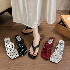 Sandalias de cuña con punta cuadrada y estampado de lunares estilo coreano 2026, chanclas versátiles antideslizantes con separador de dedos para vacaciones y actividades al aire libre - Product Image 2