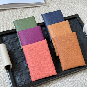 Porte-cartes fin en cuir Epsom bicolore minimaliste de luxe, porte-monnaie compact bicolore pour femmes, portefeuille en cuir véritable - Product Image 5