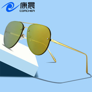 Gafas de sol Conchen Aviator con montura metálica y protección UV400 para hombres, ideales para conducir, viajar y complementar atuendos de moda. - Product Image 2