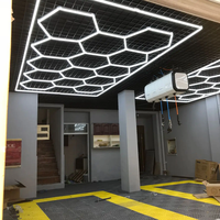 Lumière de garage LED Hexagrid 110v-220v, lampe de travail hexagonale en nid d'abeille, lampe de plafond 680W 6000-6500K, en aluminium + couvercle en PC pour atelier automobile