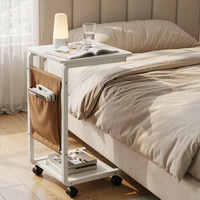 Table d'appoint mobile moderne en forme de C, petite table de chevet pour appartement avec roulettes et poche en tissu, meuble gain de place