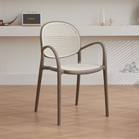 Table et chaise de salle à manger tissée dubai en rotin en plastique ménage épaissi nouvelles chaises nordiques à dossier empilable