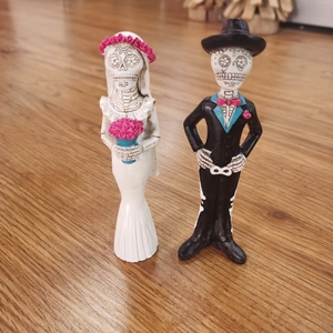 Artesanía de resina 3D pintada a mano, decoraciones de escritorio de Halloween mexicanas personalizadas, figuras de calavera de azúcar del Día de los muertos para decoraciones de días muertos - Product Image 5