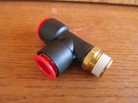Fitting Tee Putar Sambung-Tekan untuk Pipa 1/2" OD X 3/8" MPT (w-77) Baru, Asli, Tersedia, dengan Garansi Satu Tahun.