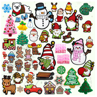 Fournisseur en gros PVC caoutchouc décorations de chaussures de Noël bonhomme de neige elfe homme en pain d'épice ornements d'arbre boucles accessoires de décoration chaussure
