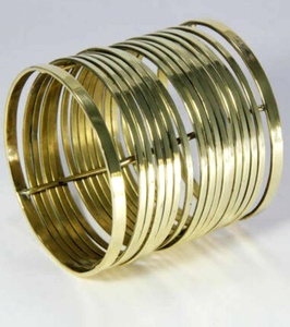 Bracelet vintage en forme de pyramide en laiton plaqué or délicat fait à la main, certifié IGI, fabriqué en Inde, HARI OM CREATIONS, College Fine - Product Image 1