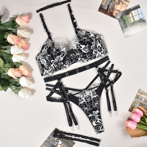 Lingerie sexy en dentelle brodée ensemble de <span class=keywords><strong>soutien</strong></span>-<span class=keywords><strong>gorge</strong></span> et culotte transparents pour femmes sous-vêtements brodés en dentelle - Product Image 6