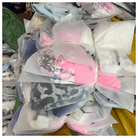 Lot de vêtements en stock : Hauts, Robes décontractées, Jeans stretch coupe slim, Vêtements d'occasion, Pantalons décontractés évasés pour femmes, Envoi mixte