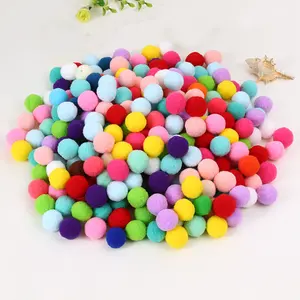 Commercio all'ingrosso 2cm Fluffy Soft Pom Poms Ball decorazione natalizia pompon Ball per bambini accessori fai da te fatti a mano forniture artigianali