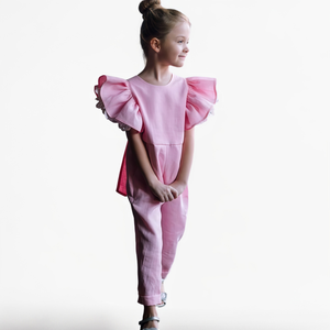OEM ODM pagliaccetto per bambini rosa manica volante in <span class=keywords><strong>pizzo</strong></span> con Splicing dietro cinturini Casual tuta <span class=keywords><strong>di</strong></span> lino per bambini <span class=keywords><strong>tutina</strong></span> per ragazze - Product Image 1