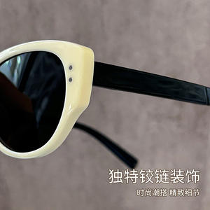 แว่นกันแดดทรงแคทอายสีขาวรุ่นใหม่ 19529 โพลาไรซ์ UV400 สำหรับผู้หญิง เลนส์ TAC พับได้ ป้องกันแสงแดด เหมาะสำหรับปั่นจักรยานและท่องเที่ยว - Product Image 5