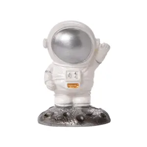 Vendita calda dei cartoni animati figurine astronauti sfera di cristallo accessori Mini resina artigianato per giardino decorazione della casa
