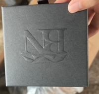Boîte à bijoux personnalisée IN PACK, boîte rigide en carton avec logo doré sur le couvercle et la base, boîte cadeau écologique en papier avec insert en mousse EVA