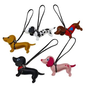 Porte-clés en cuir en forme de chien teckel avec clochette, breloque de sac en cuir, décoration de chien teckel en cuir, cadeaux de luxe faits à la main - Product Image 1