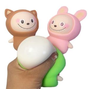 Popular Juguete Blandito de Conejito de 10cm, Material TPR, con Disfraz Intercambiable, Regalo Creativo para Aliviar el Estrés, para Niños de 6+ Años - Product Image 1