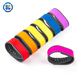 Verstelbare waterdichte op maat gemaakte <span class=keywords><strong>QR</strong></span>-<span class=keywords><strong>code</strong></span> siliconen polsband 13.56Mhz NFC RFID armband met herschrijfbare sleutel voor gymkluis slot - Product Image 3