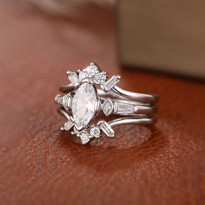 Set di Tre Anelli Geometrici Royal Marquise per Donne, Gioielli di Lusso per Matrimonio e Fidanzamento - Product Image 5