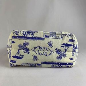 Sac fourre-tout en coton imprimé avec logo sur toute la surface, grande capacité, sac fourre-tout en toile beige avec fermeture éclair - Product Image 4